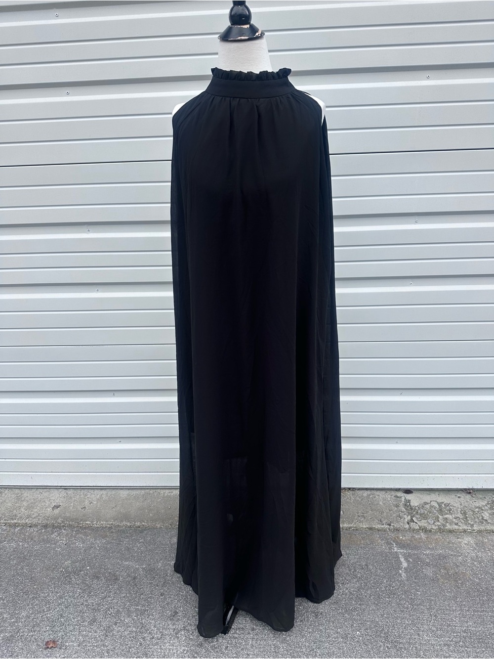 Meaveor-Neck Black Maxi Dress with Ruffled Collar